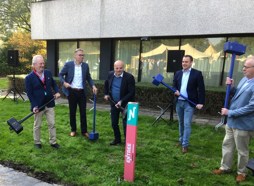 De schop in de grond voor de Entree In Zoetermeer