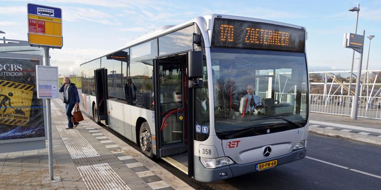 RET bus 170 op weg naar Rotterdam